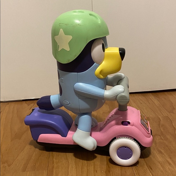 VTech Bluey Scooter Time Interactive Toys - Picture 5 of 7